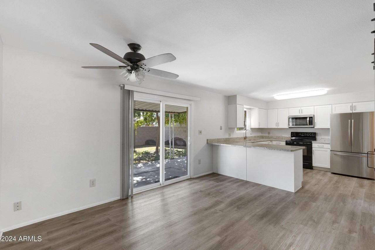 425 E Oxford Dr - Photo 7 of 19