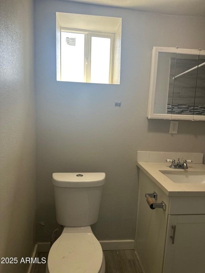 5113 N 17th Ave #2 - Photo 3 of 26