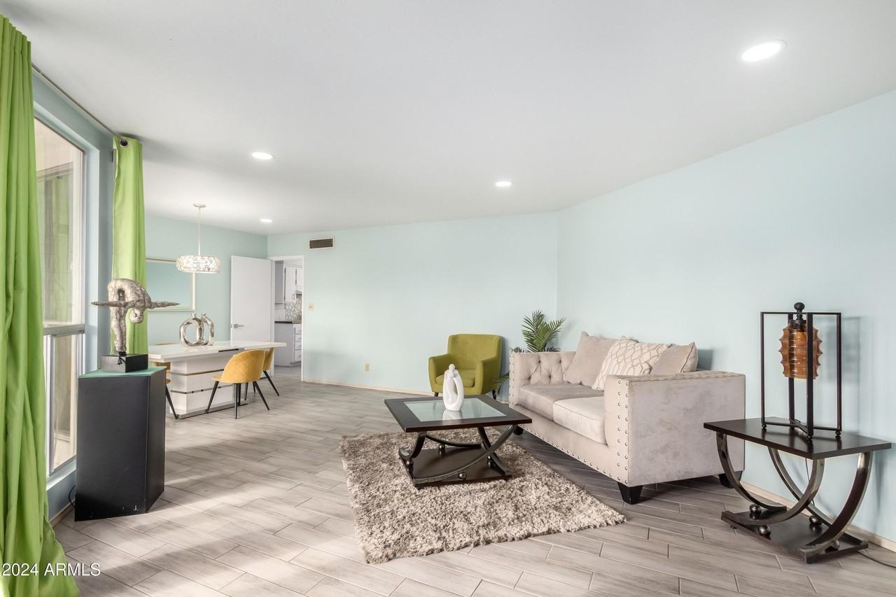 4428 W Laurie Ln - Photo 5 of 27