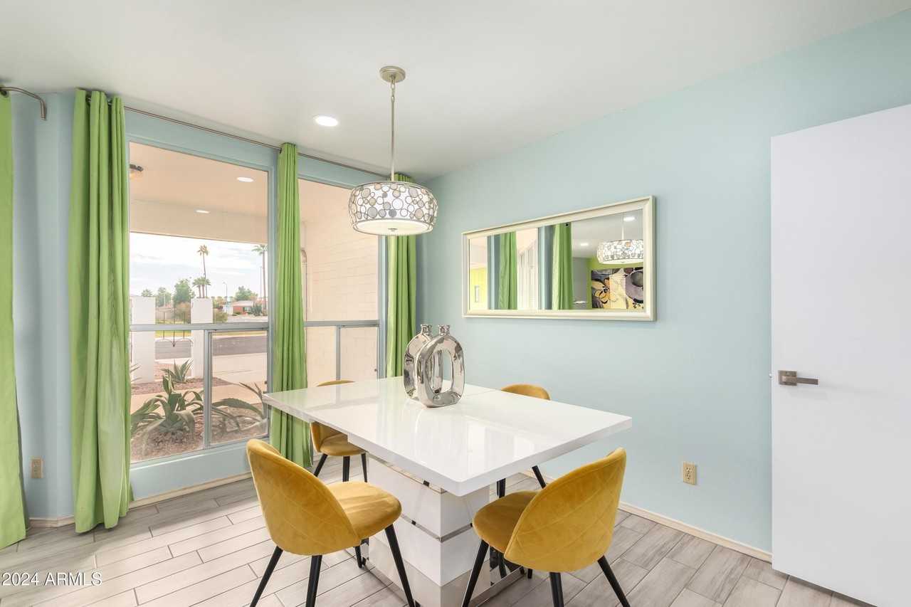 4428 W Laurie Ln - Photo 6 of 27