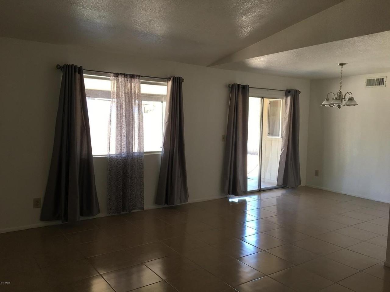 2813 N Evergreen St - Photo 3 of 15