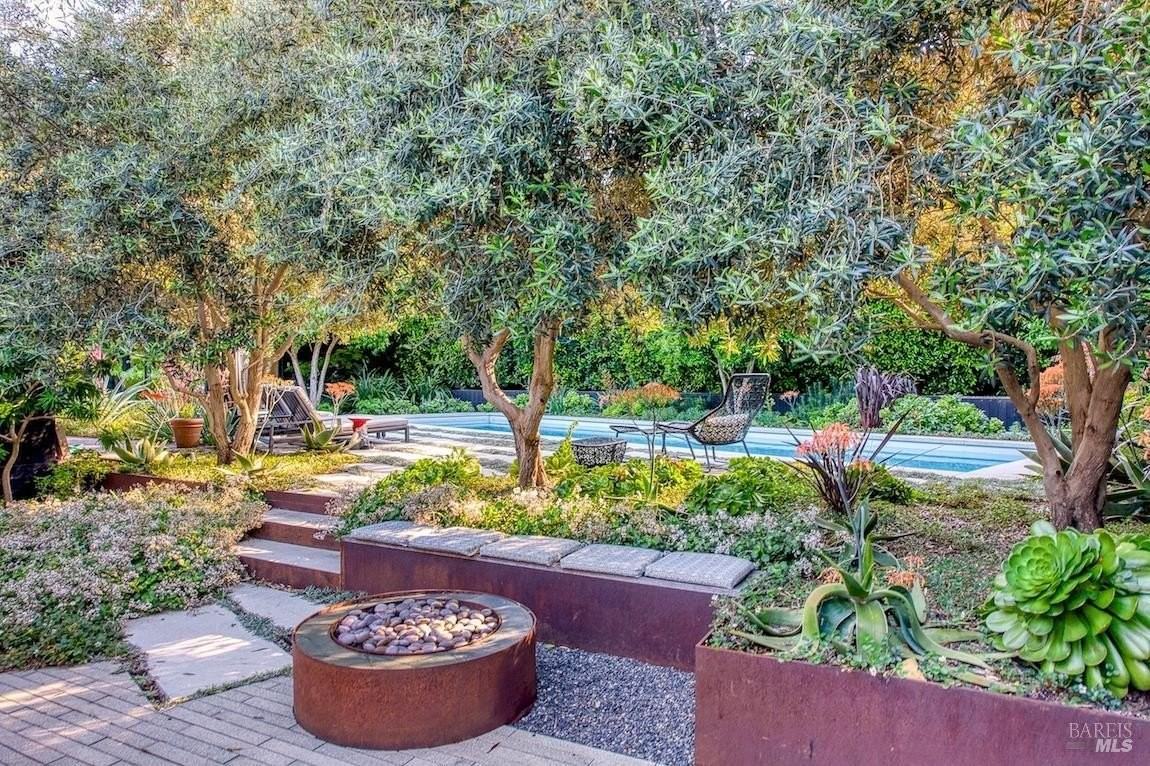 162 Throckmorton Ave - Photo 6 of 50