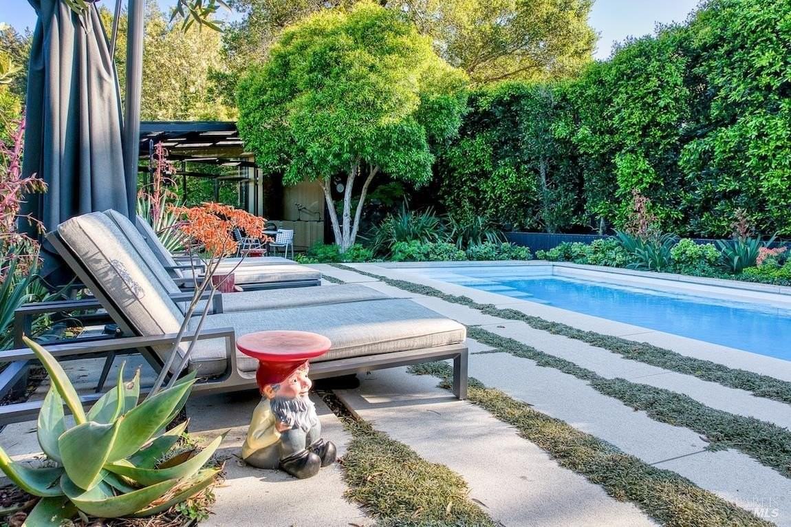 162 Throckmorton Ave - Photo 7 of 50