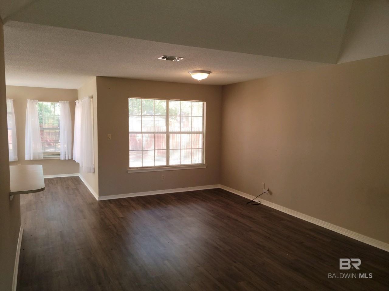 459 Ridgewood Dr - Photo 3 of 18