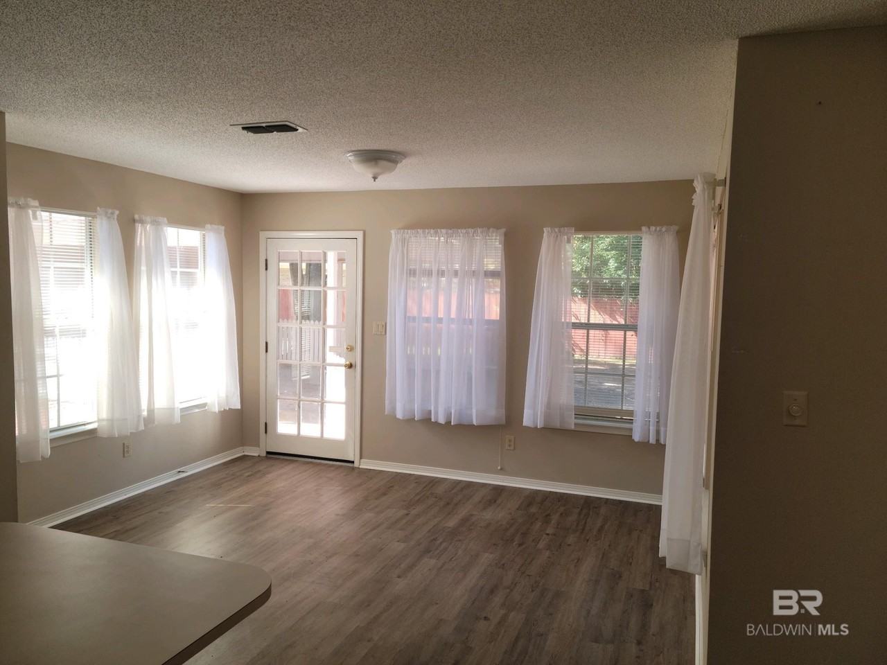 459 Ridgewood Dr - Photo 7 of 18