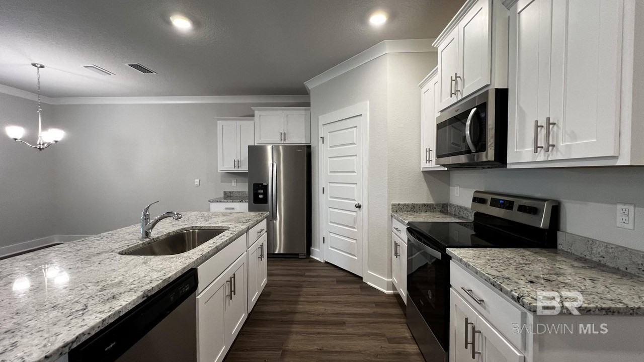 177 Ferdinand Ave - Photo 3 of 17