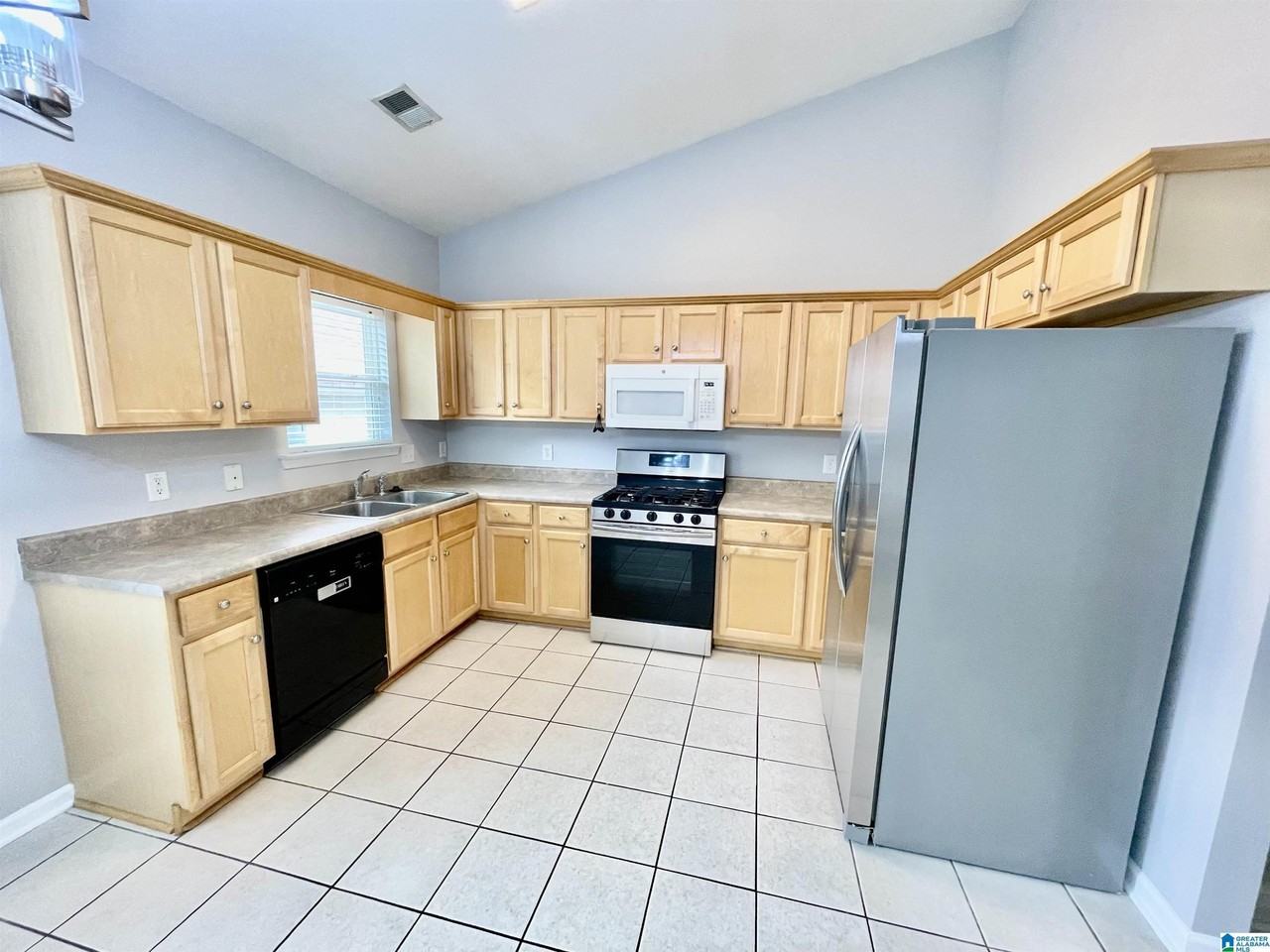 5241 Cottage Cir - Photo 7 of 23