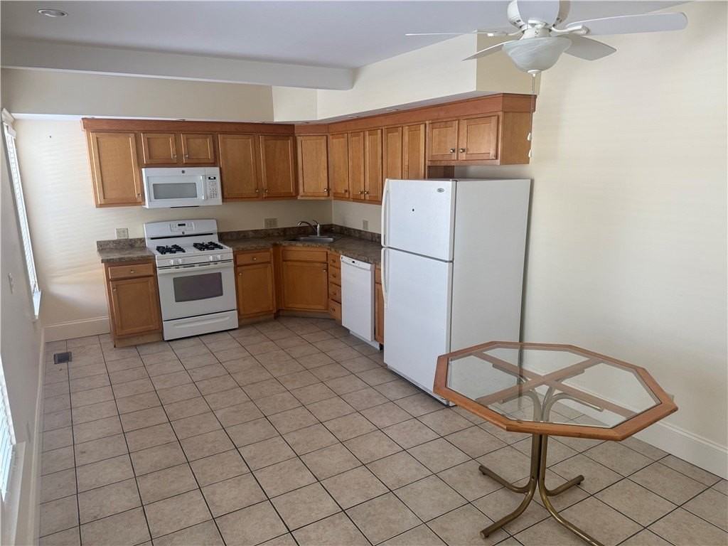 507 W Water St #2 - Photo 3 of 10