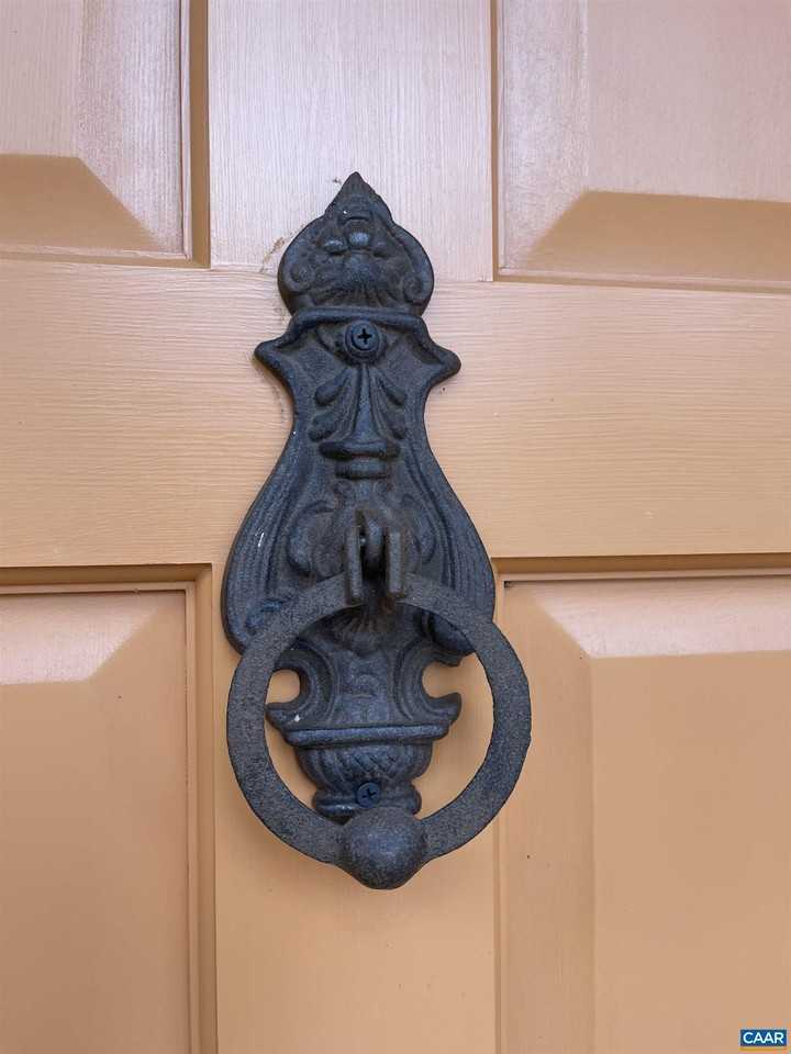 301 Georgetown Ln - Photo 2 of 13