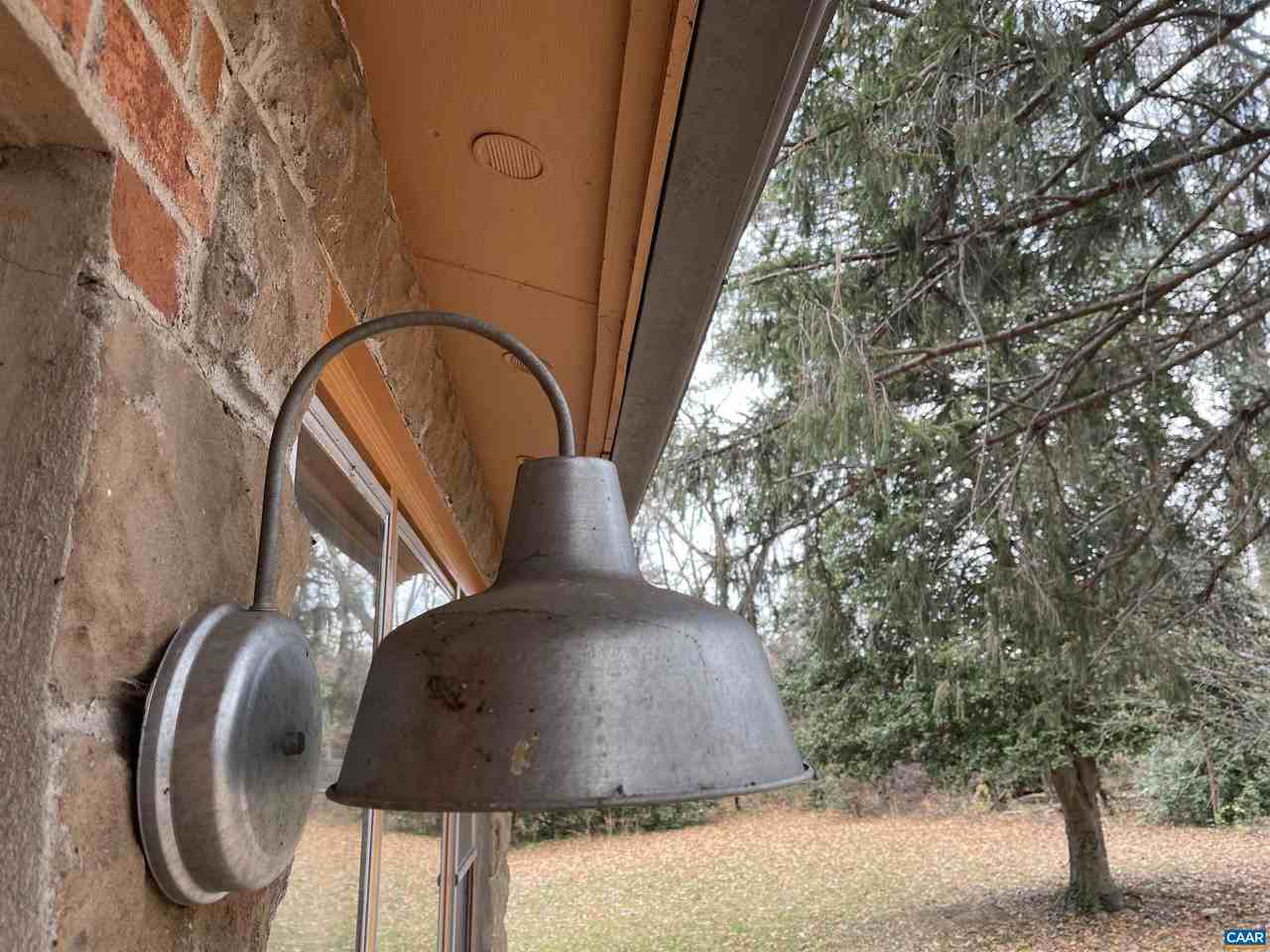 301 Georgetown Ln - Photo 3 of 13