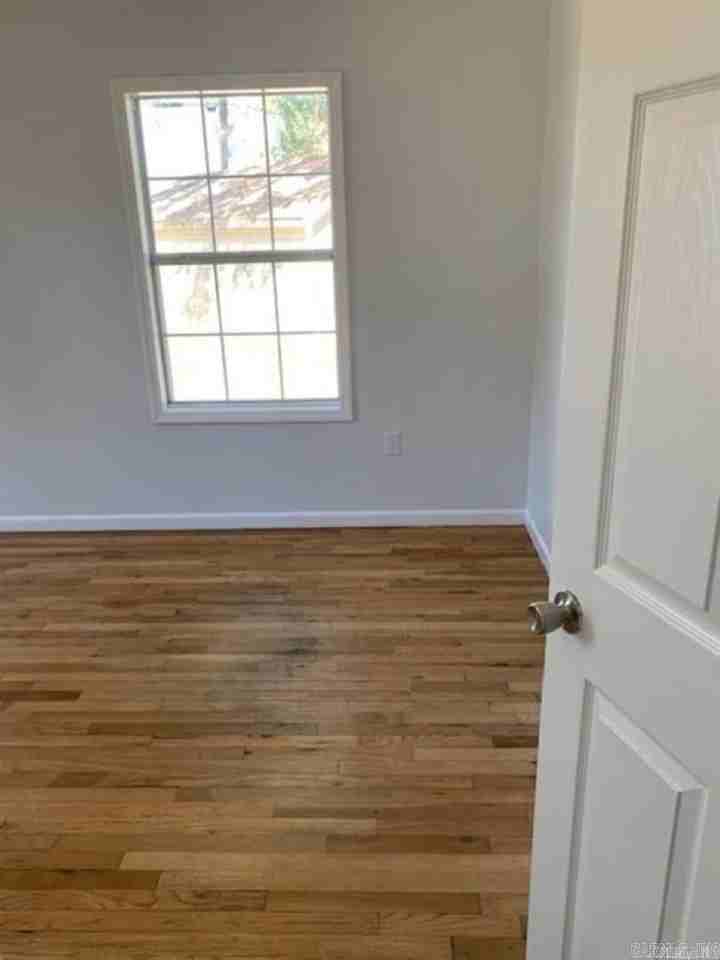 861 Crestwood Rd - Photo 7 of 11