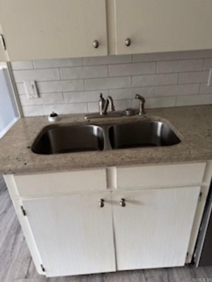 980 Woodcrest Rd - Photo 5 of 29