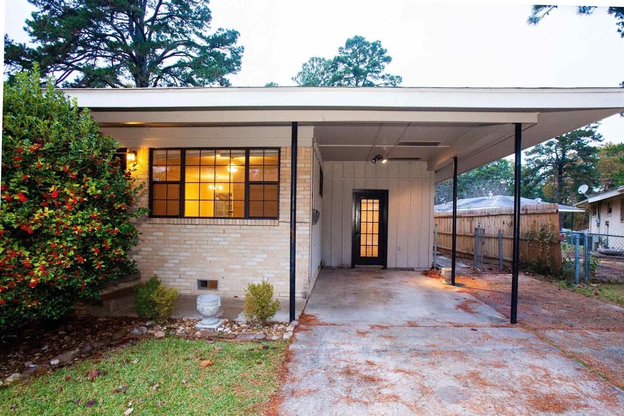 99 Broadmoor Dr - Photo 2 of 18