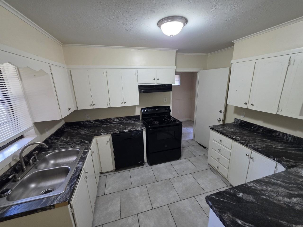 99 Broadmoor Dr - Photo 6 of 18