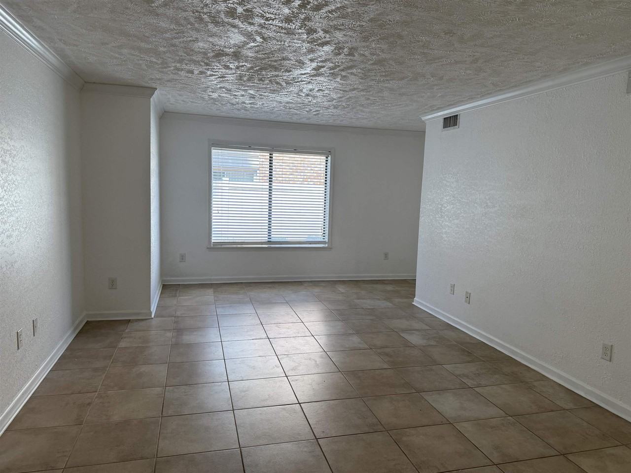 407 76th Ave N - Photo 5 of 14