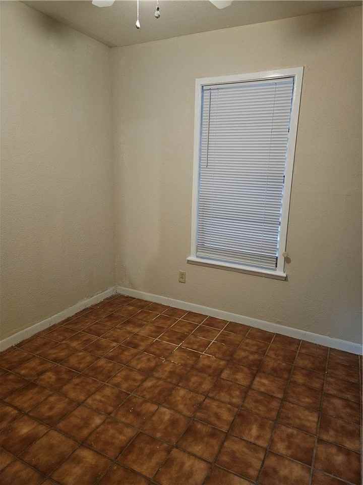 501 N Gregory - Photo 5 of 6