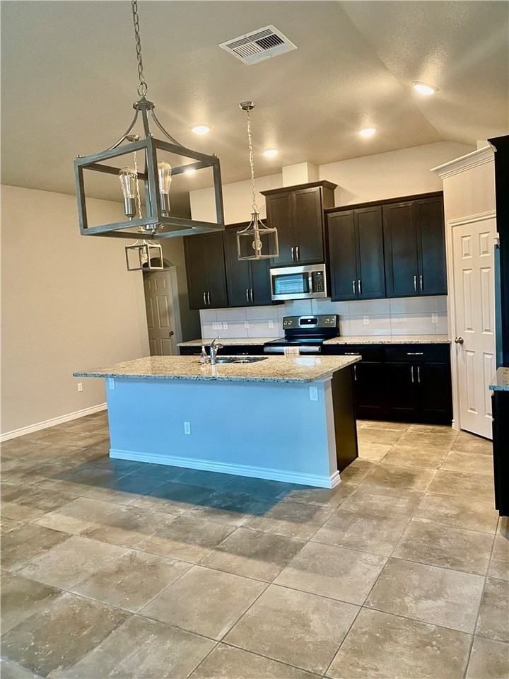 7729 Pruet Dr - Photo 2 of 16