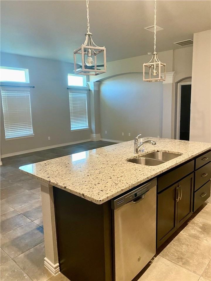 7729 Pruet Dr - Photo 3 of 16