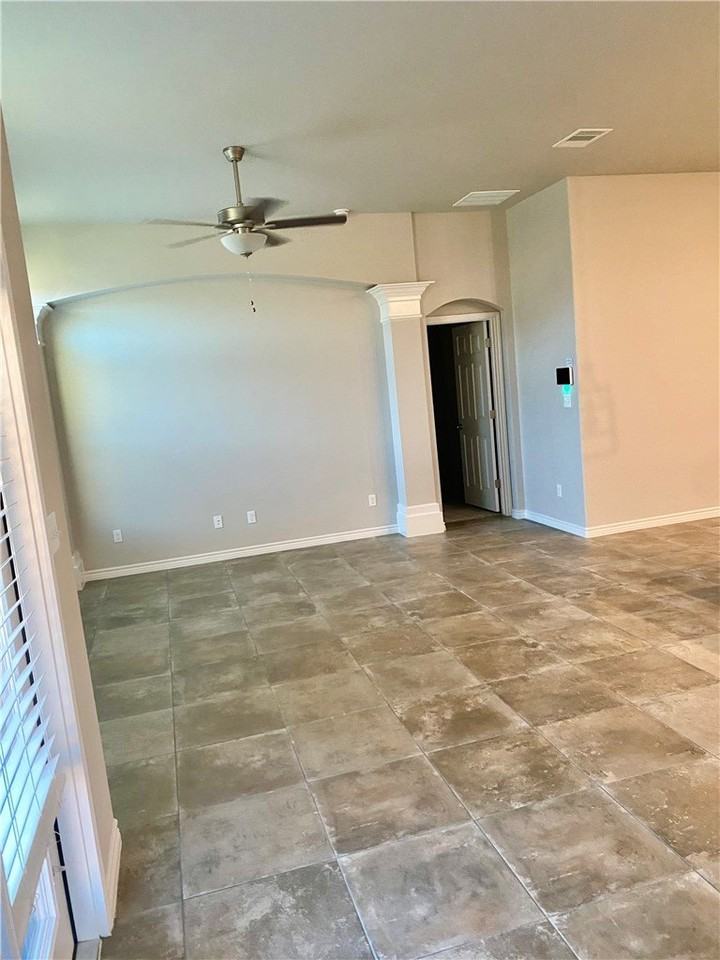 7729 Pruet Dr - Photo 5 of 16