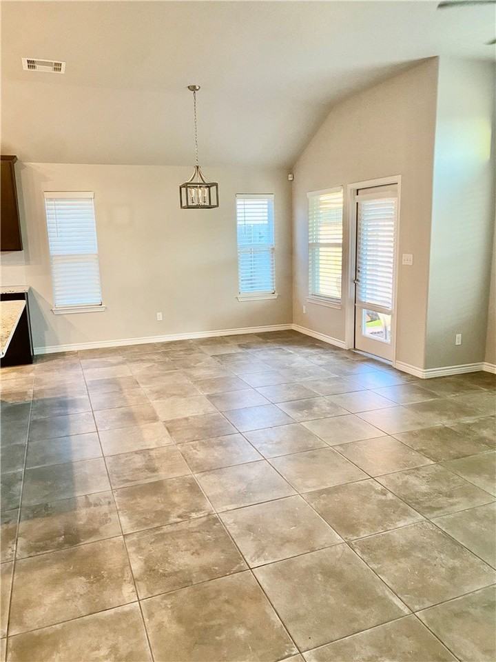 7729 Pruet Dr - Photo 6 of 16