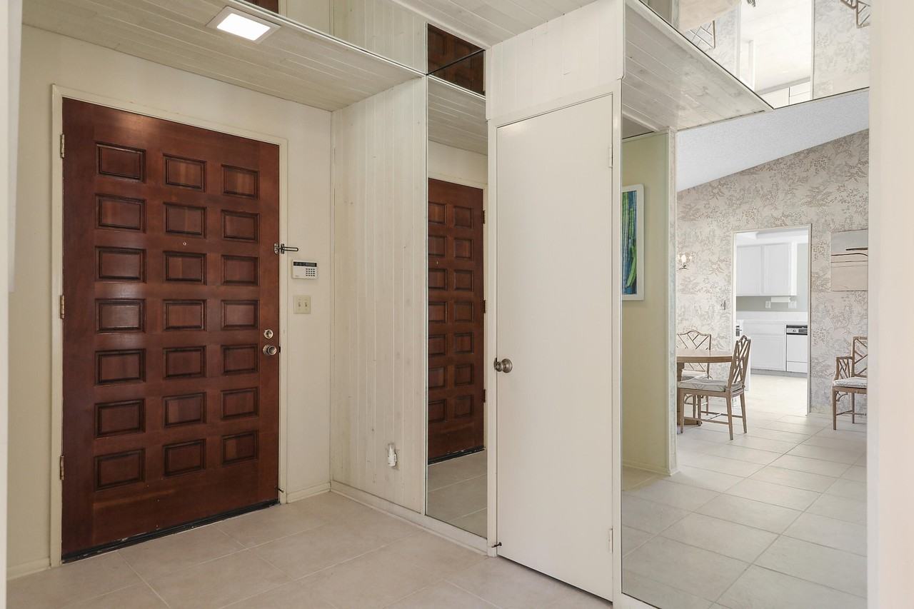 175 Gran Via - Photo 4 of 40