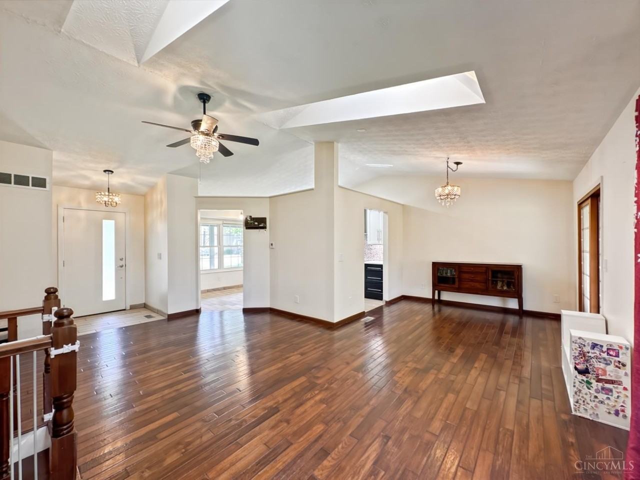 5449 Old Farm Dr - Photo 4 of 32