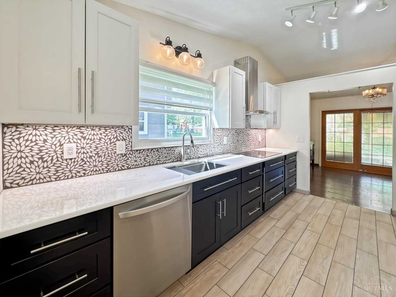 5449 Old Farm Dr - Photo 7 of 32