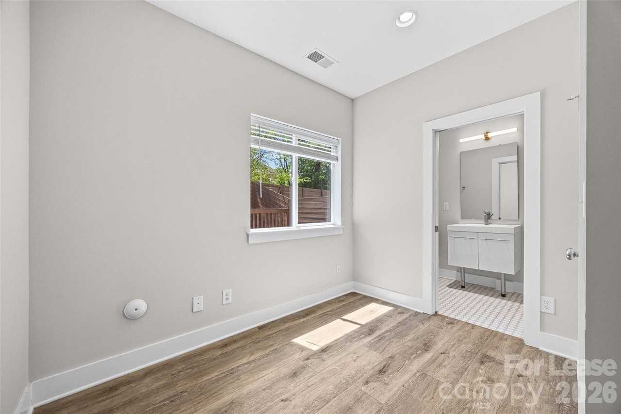 840 E 18th St #C - Photo 3 of 27