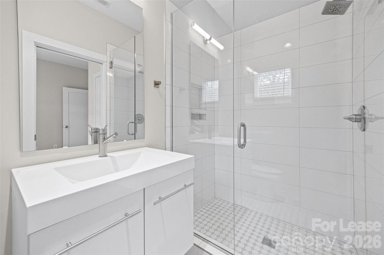 840 E 18th St #C - Photo 4 of 27