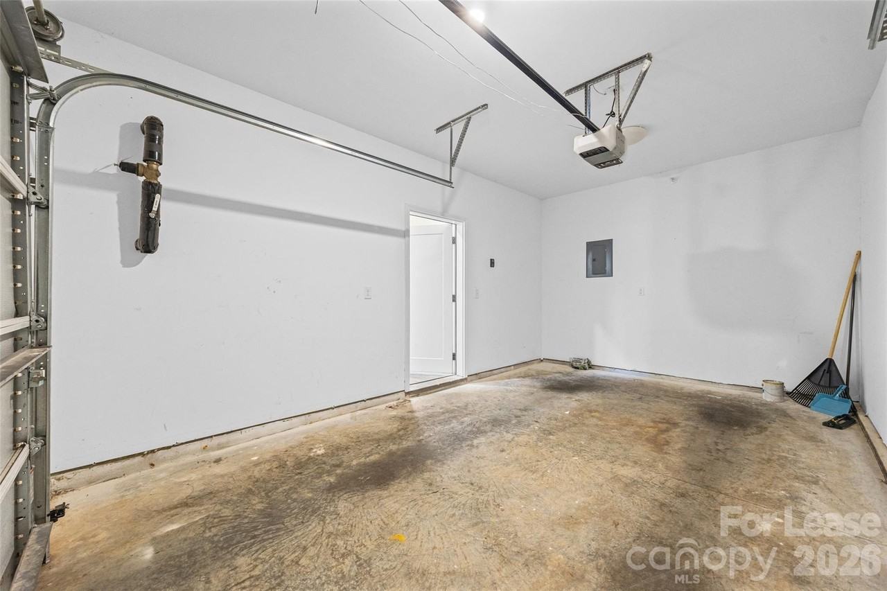 840 E 18th St #C - Photo 5 of 27