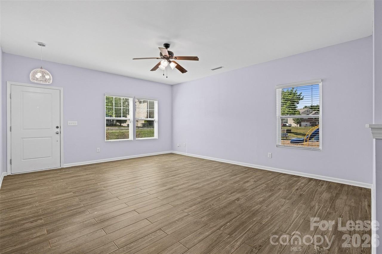 6056 Shamrock Green Dr - Photo 2 of 25