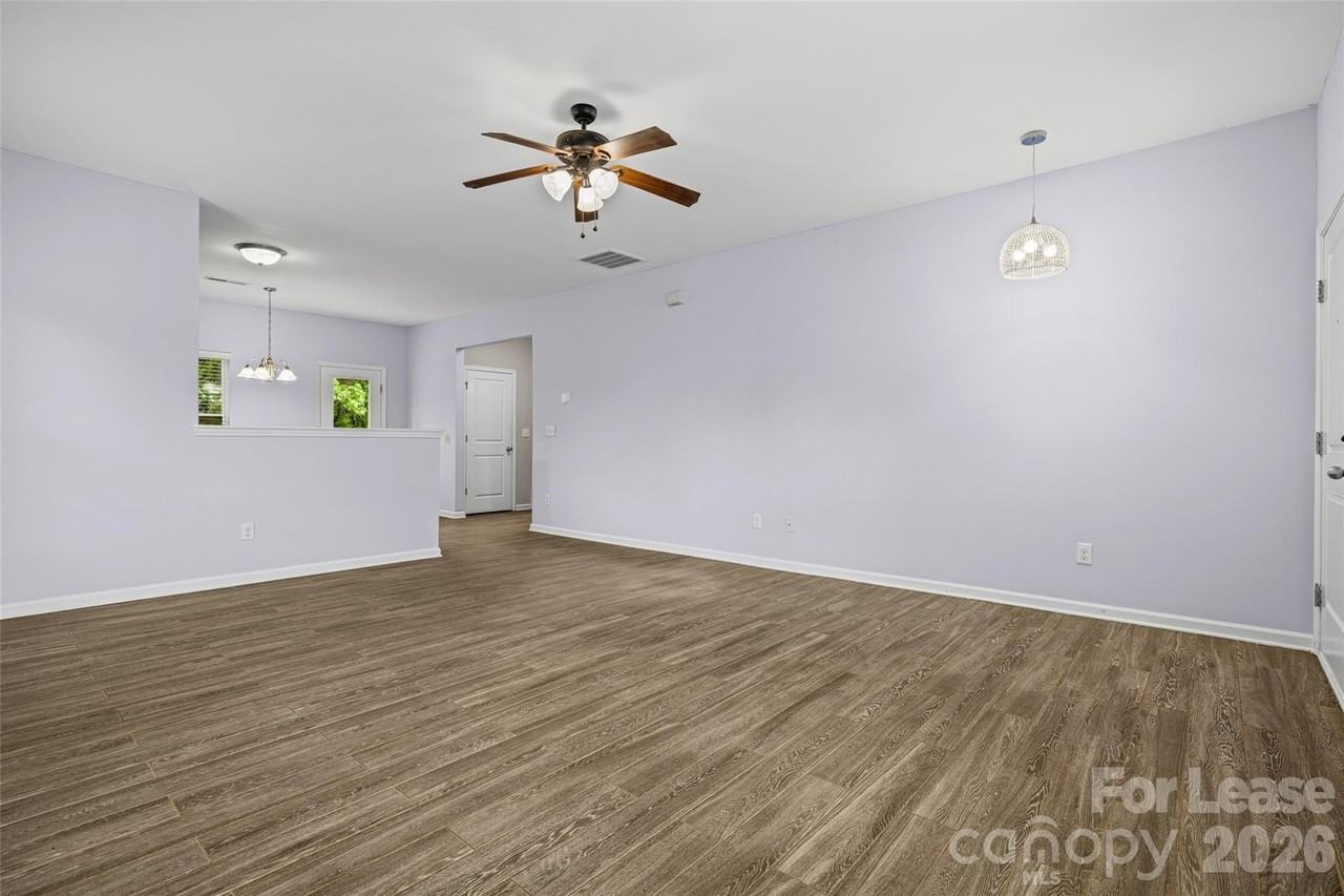 6056 Shamrock Green Dr - Photo 4 of 25