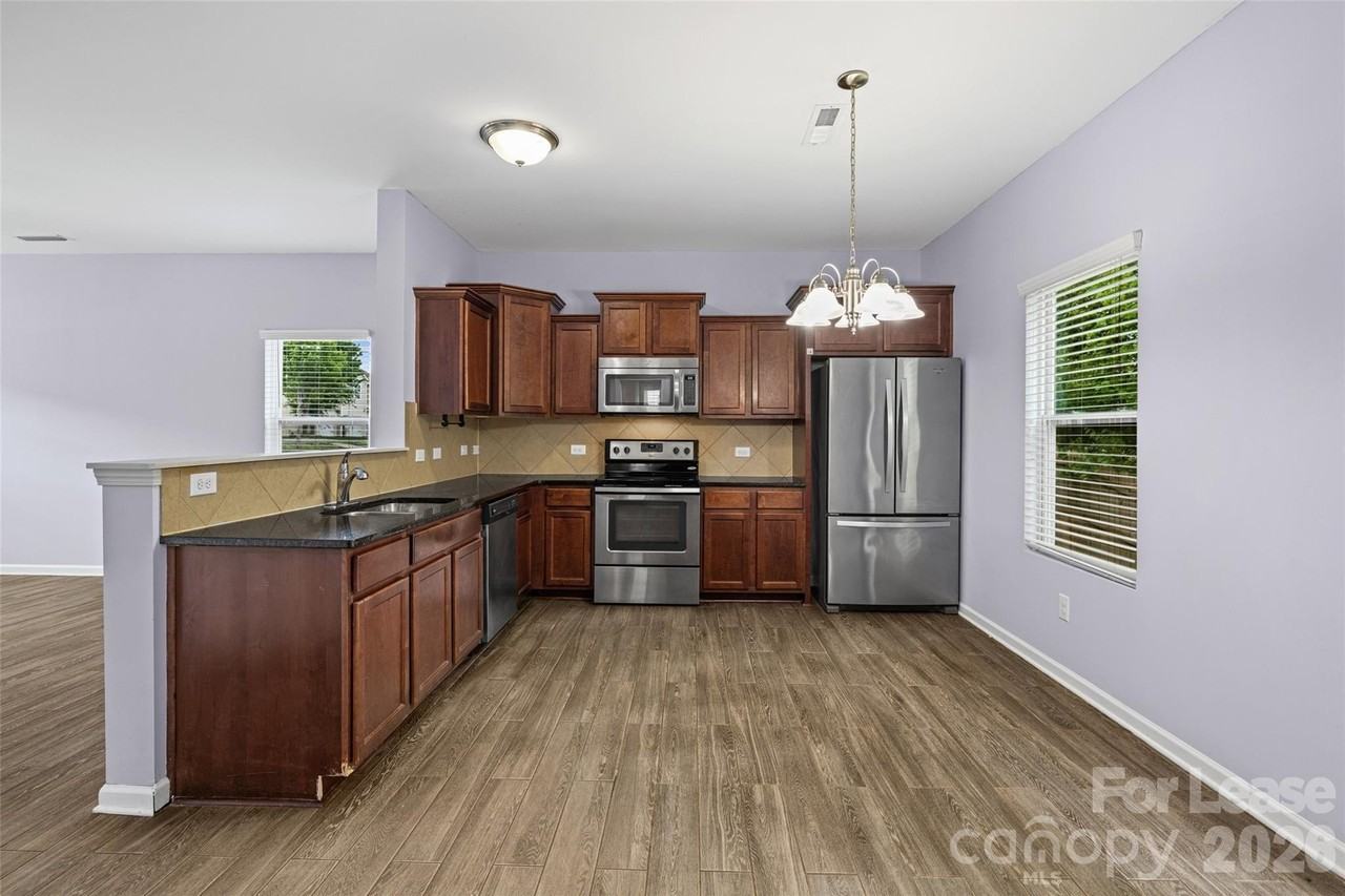 6056 Shamrock Green Dr - Photo 5 of 25