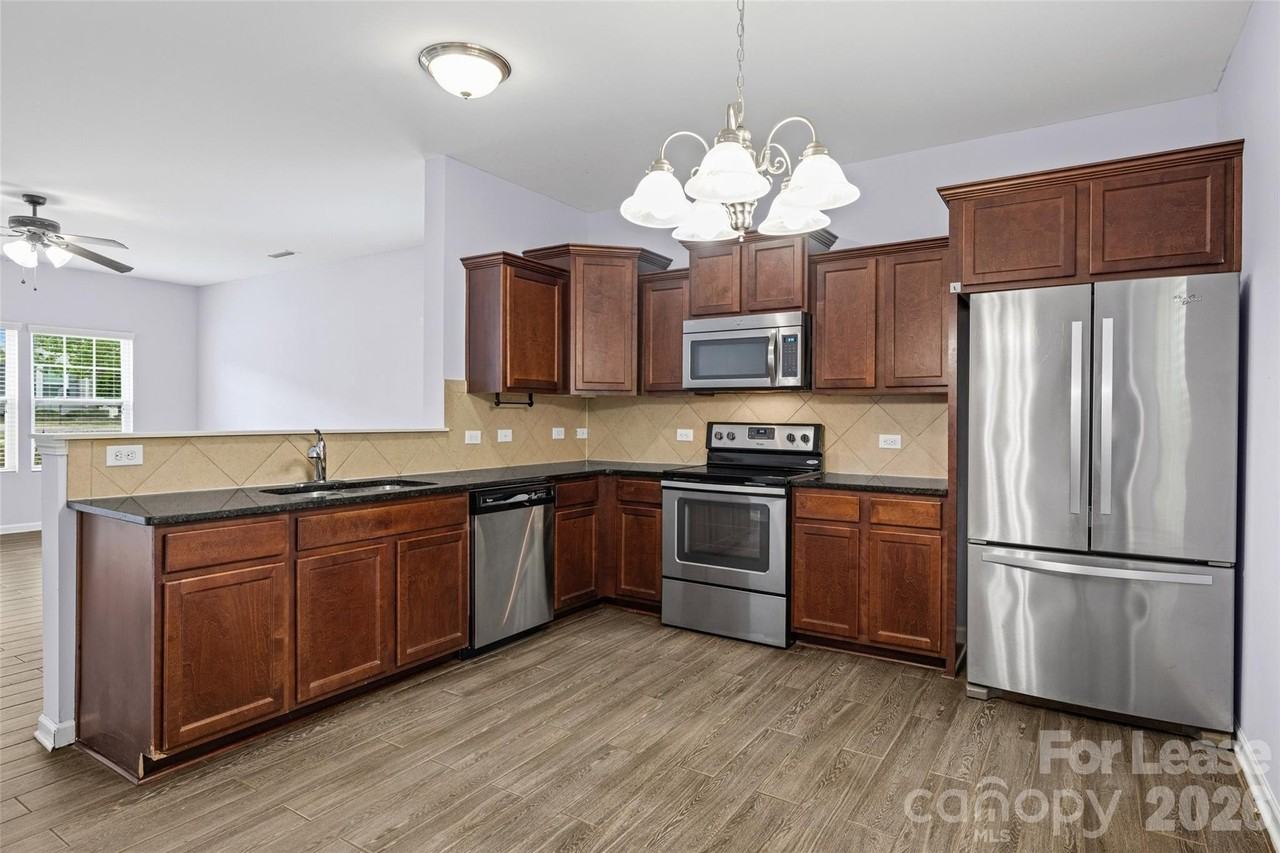 6056 Shamrock Green Dr - Photo 6 of 25