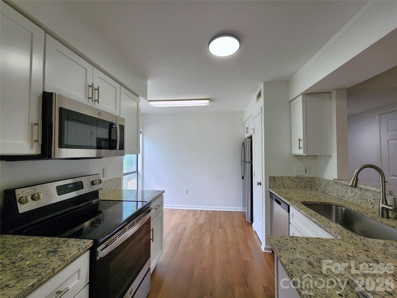 5721 Dockside Dr - Photo 4 of 20