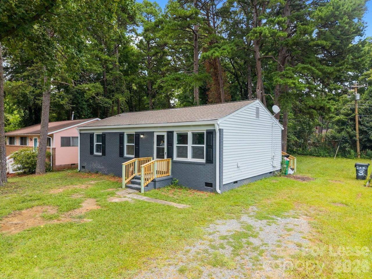 2715 Sonora Ln - Photo 2 of 12