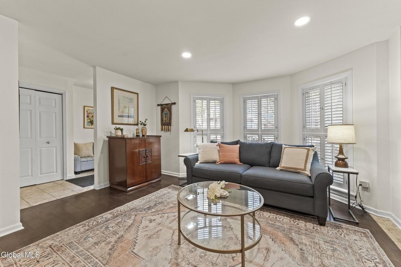 19 Sarazen St - Photo 3 of 45