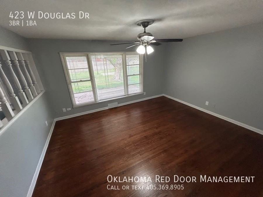 423 W Douglas Dr - Photo 2 of 24