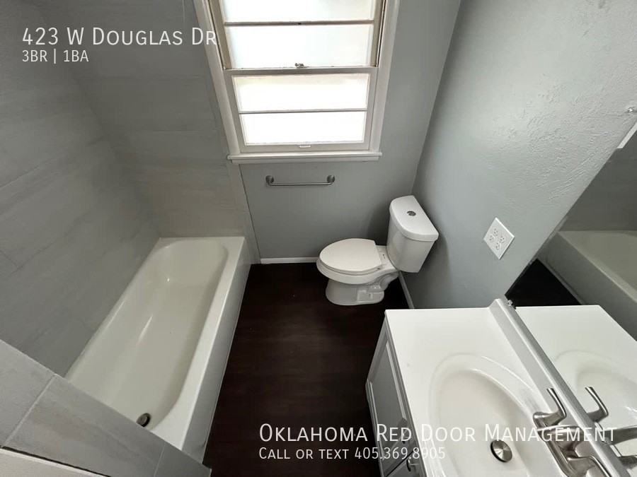 423 W Douglas Dr - Photo 7 of 24