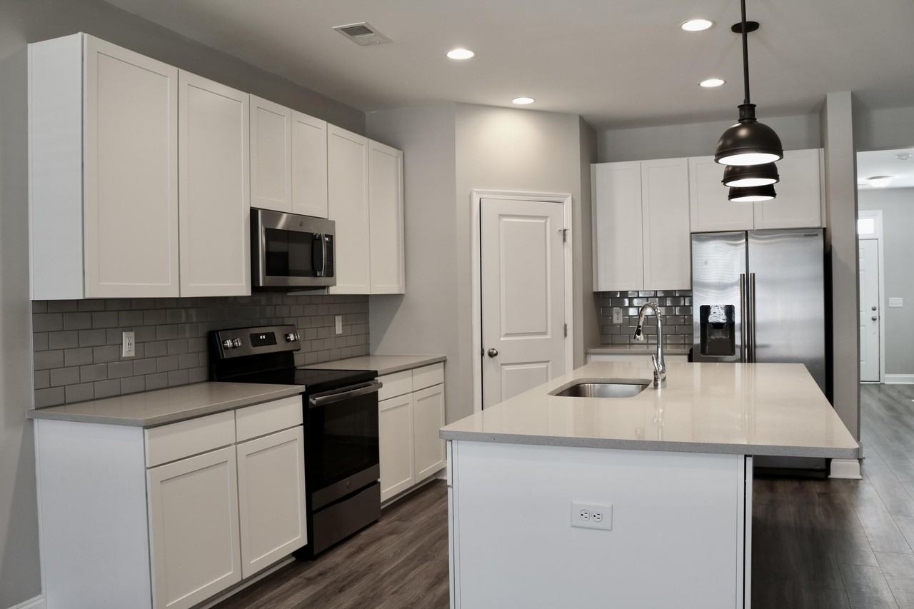 7869 Montview Rd - Photo 3 of 25