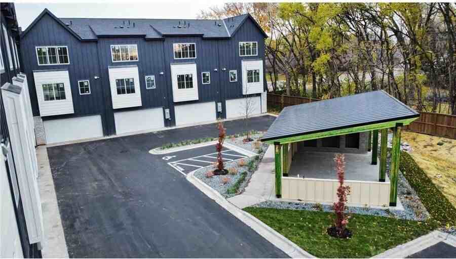 JANSEN & - Photo 4 of 50