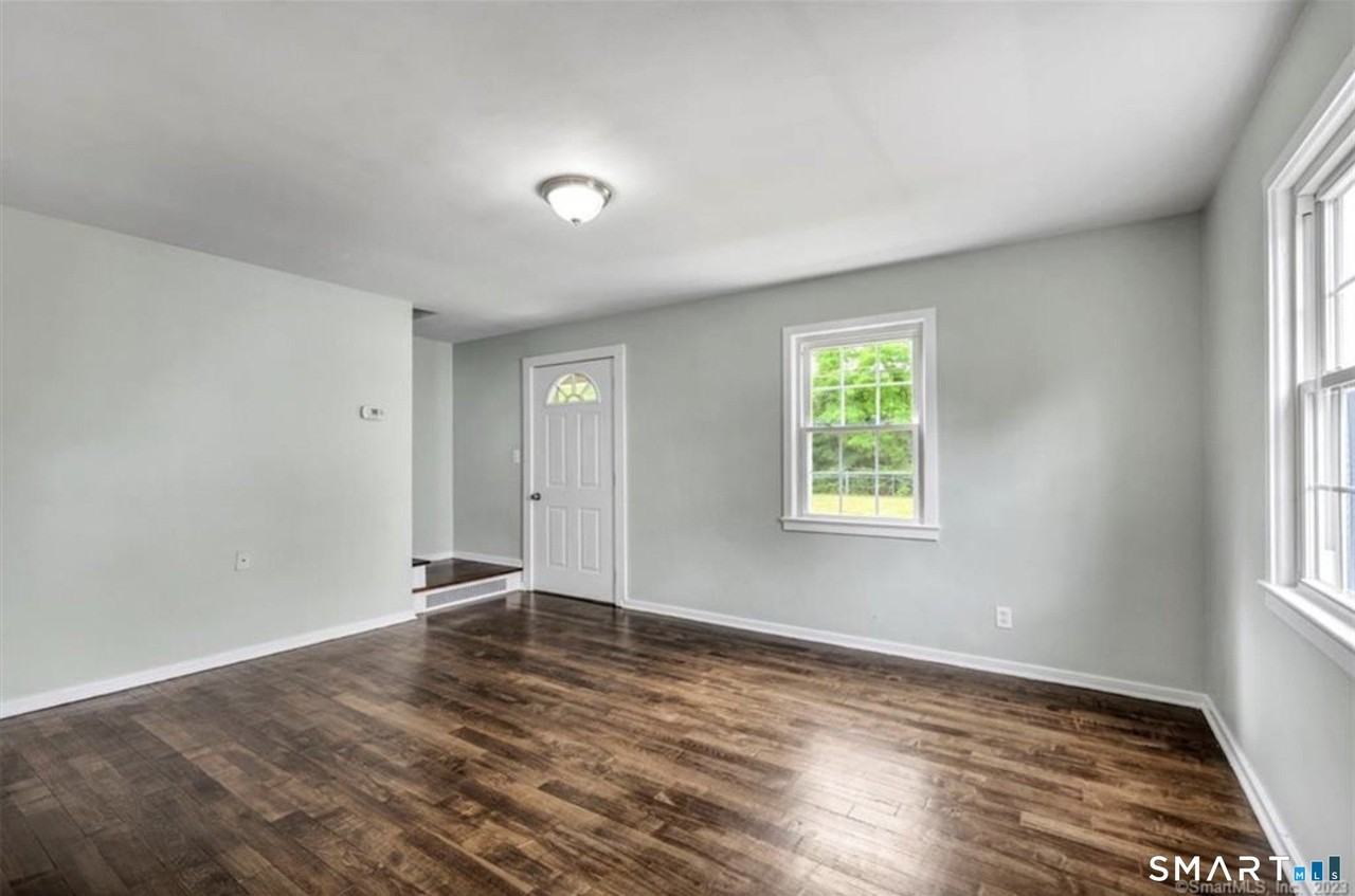 607 Hartford Rd - Photo 4 of 11