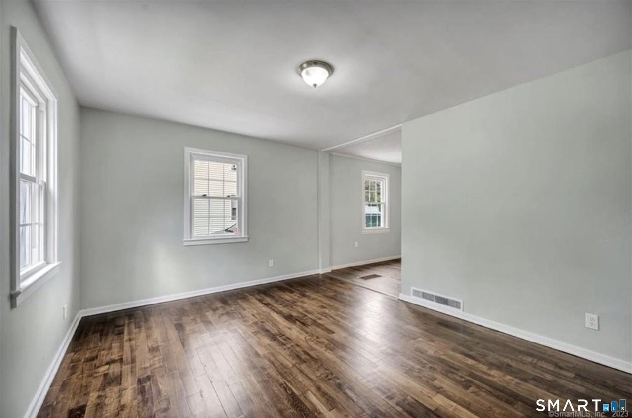 607 Hartford Rd - Photo 5 of 11