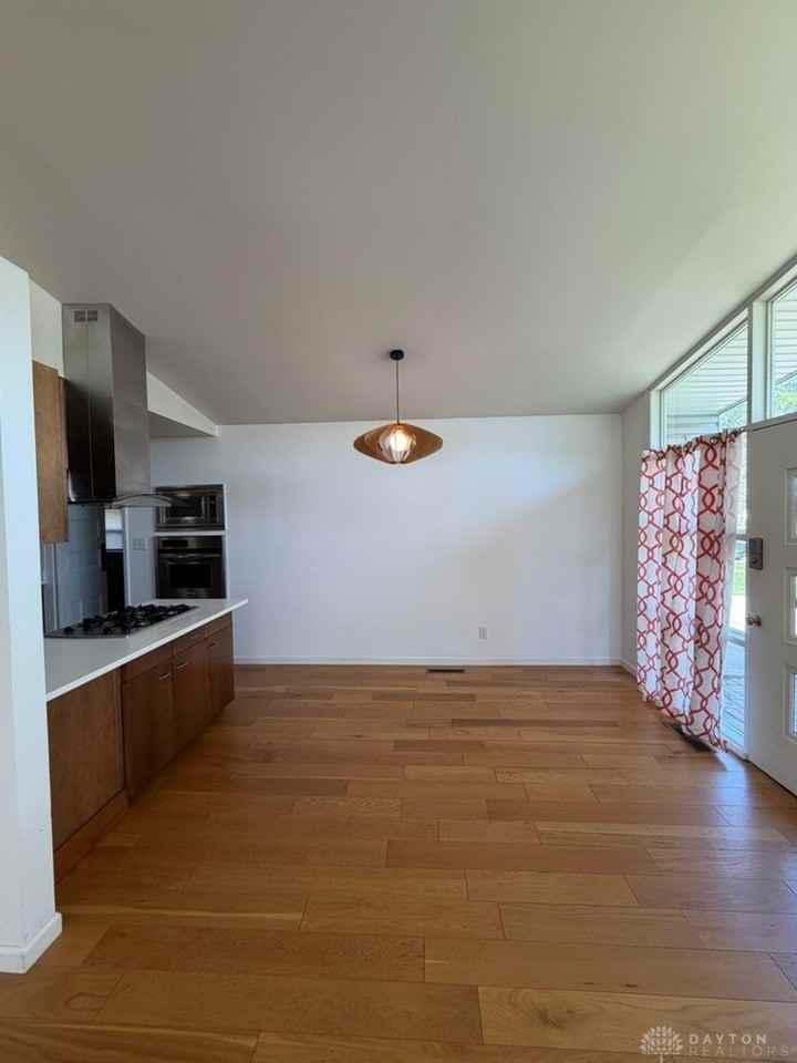 4924 Bayside Dr - Photo 2 of 21