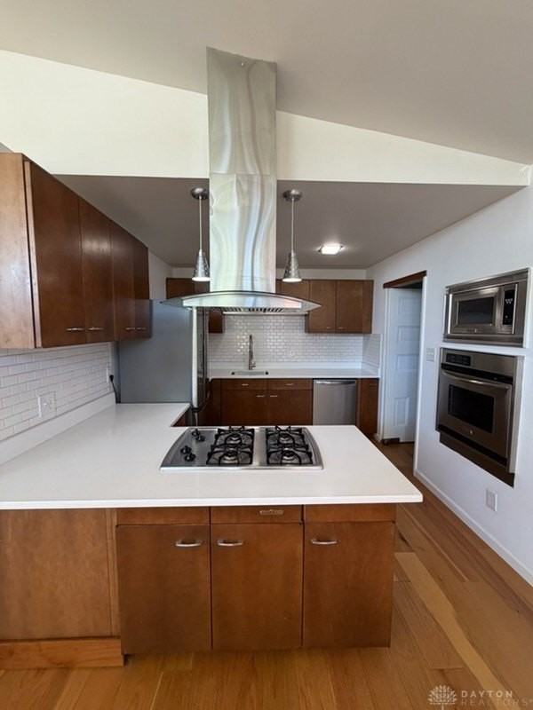 4924 Bayside Dr - Photo 5 of 21