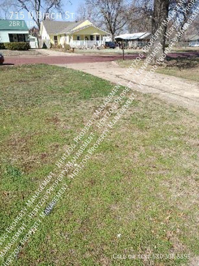 715 N Birch St - Photo 3 of 13