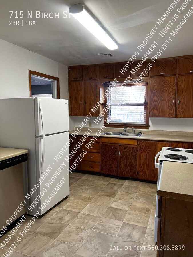 715 N Birch St - Photo 5 of 13