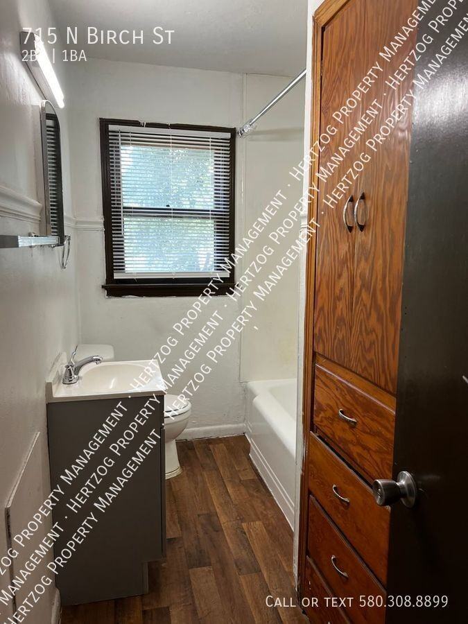 715 N Birch St - Photo 6 of 13