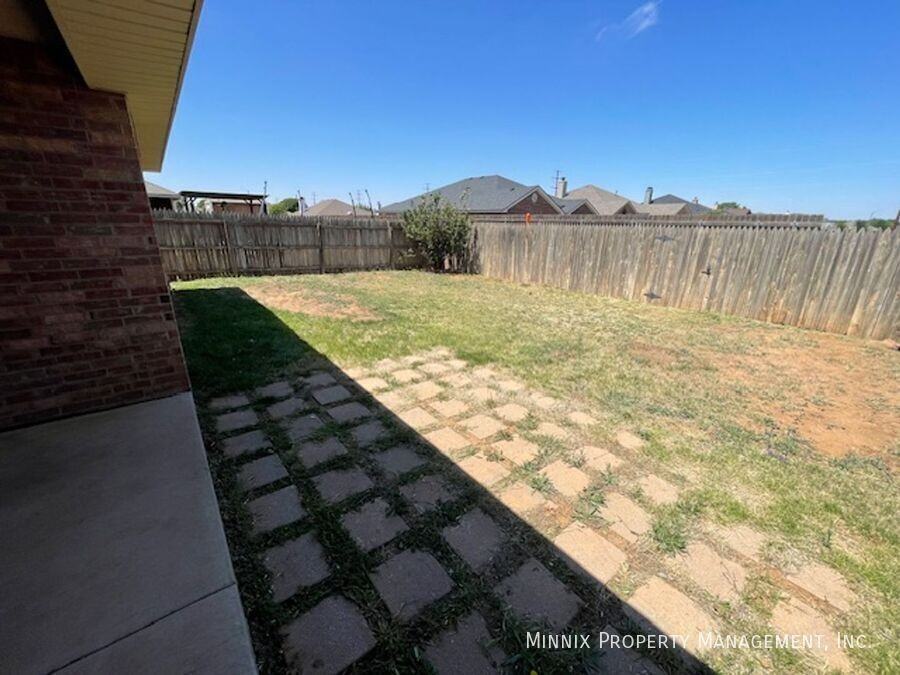 5526 108th St - Photo 4 of 11