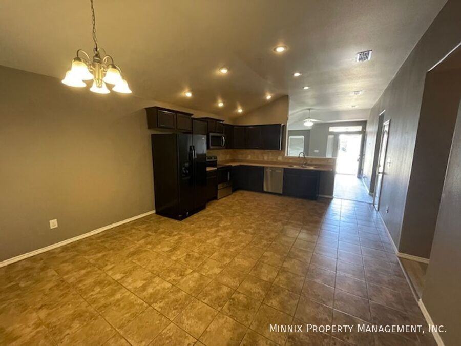 5526 108th St - Photo 5 of 11